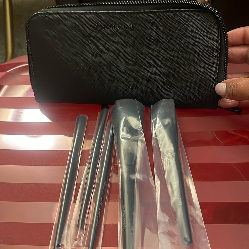 Mary Kay Essential Brush Collection